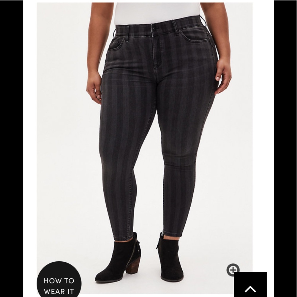 🍎🆕Torrid🚺Bombshell Black Skinny Jeans - Picture 2 of 12